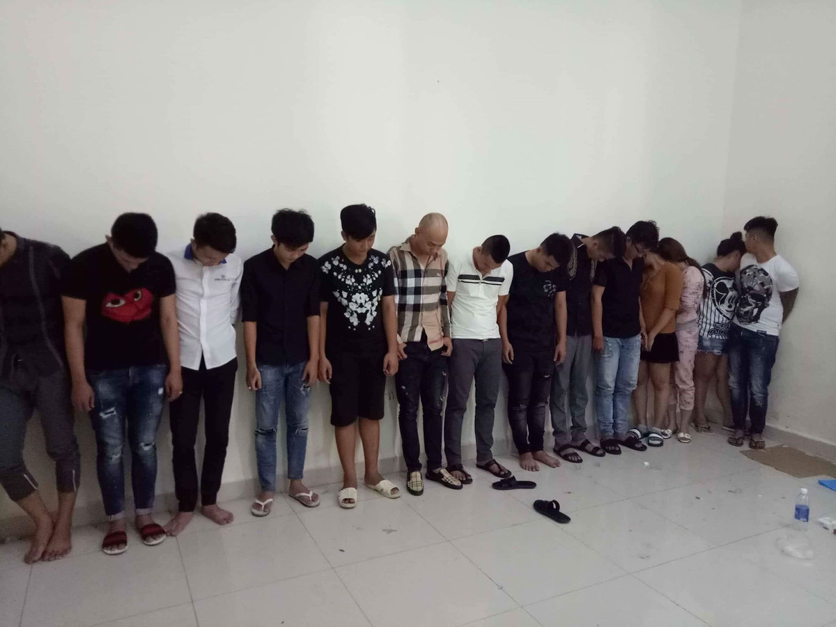 15 đối tượng bị đưa về trụ sở làm việc.