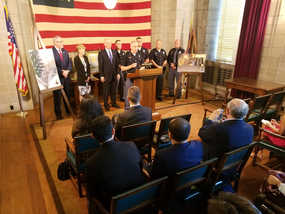 Cảnh sát bang Nebraska (Mỹ) thông báo 54kg chất thu giữ được "hoàn toàn là fentanyl". Ảnh: Twitter.