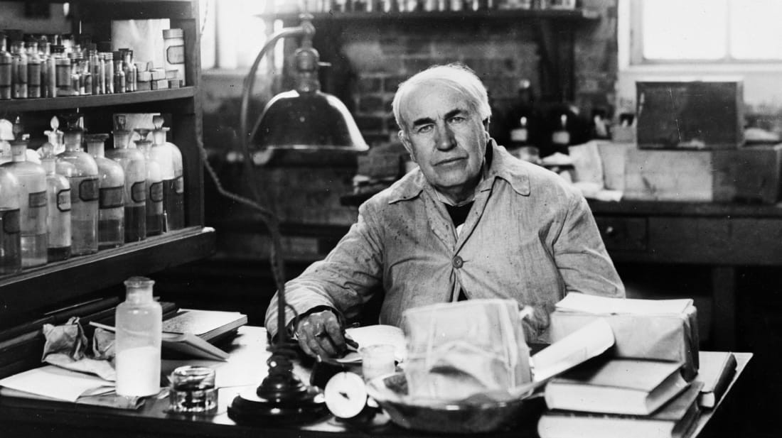 Chia sẻ về phát minh quan trọng này, Edison từng tiết lộ rằng ông không bao giờ gọi những lần thí nghiệm không thành công là thất bại.