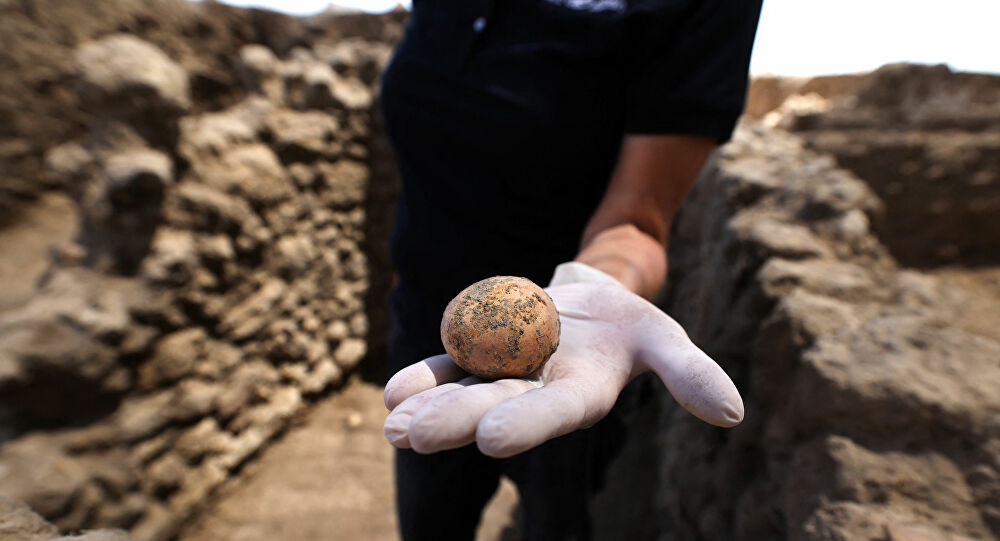 Nhà khảo cổ Alla Nagorsky làm việc tại Cơ quan quản lý cổ vật Israel (IAA) cho hay vô cùng kinh ngạc khi một quả trứng được bảo quản tốt trong suốt 1.000 năm mà không bị hư hỏng.