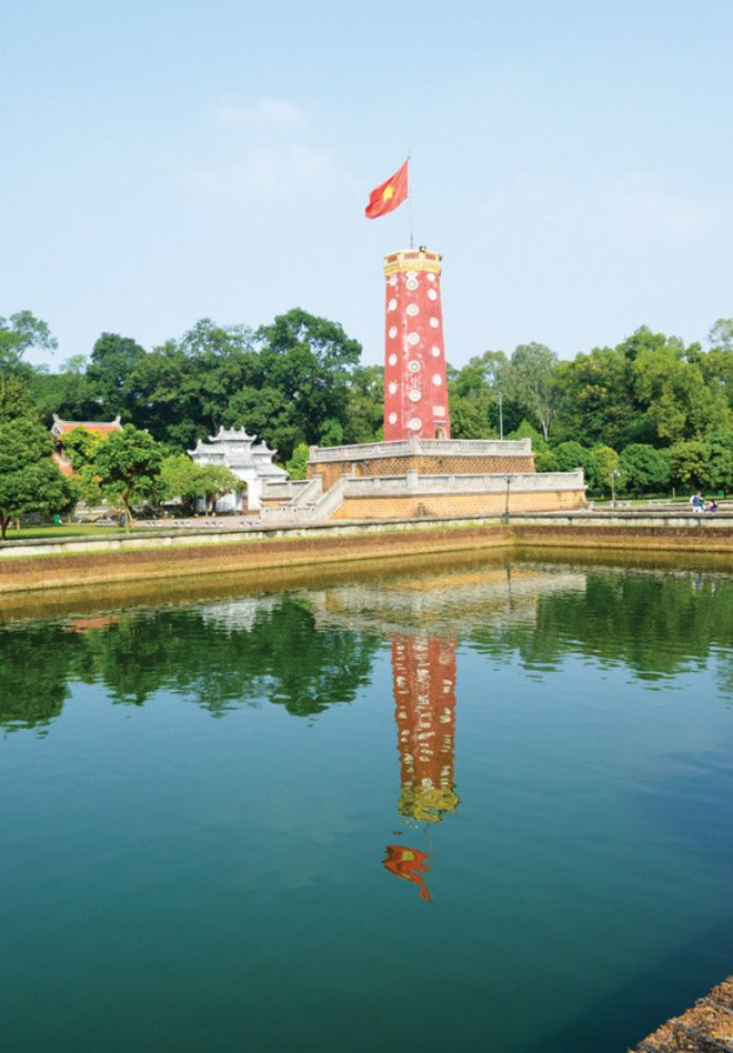 Sơn Tây là thị xã duy nhất có phường Quang Trung, cũng là thị xã duy nhất trong cả nước trực thuộc thành phố (Hà Nội). Nơi đây hiện có 9 phường: Lê Lợi, Phú Thịnh, Ngô Quyền, Quang Trung, Sơn Lộc, Trung Hưng, Xuân Khanh, Trung Sơn Trầm, Viên Sơn; cùng 6 xã: Đường Lâm, Xuân Sơn, Thanh Mỹ, Kim Sơn, Sơn Đông, Cổ Đông. Nằm giữa trung tâm thị xã là Thành cổ Sơn Tây, công trình kiến trúc quân sự đá ong độc đáo. Ảnh: Doanh Nhân Plus.