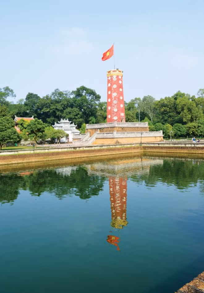 Sơn Tây là thị xã duy nhất có phường Quang Trung, cũng là thị xã duy nhất trong cả nước trực thuộc thành phố (Hà Nội). Nơi đây hiện có 9 phường: Lê Lợi, Phú Thịnh, Ngô Quyền, Quang Trung, Sơn Lộc, Trung Hưng, Xuân Khanh, Trung Sơn Trầm, Viên Sơn; cùng 6 xã: Đường Lâm, Xuân Sơn, Thanh Mỹ, Kim Sơn, Sơn Đông, Cổ Đông. Nằm giữa trung tâm thị xã là Thành cổ Sơn Tây, công trình kiến trúc quân sự đá ong độc đáo. Ảnh: Doanh Nhân Plus.