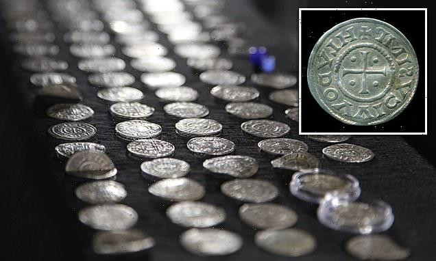 Nếu thực sự những đồng xu bằng bạc đó nằm ở Truso thì chúng có thể là một phần của cải mà một vị vua của vương triều Carolingian trả cho người Viking để họ không xâm lược, tấn công vùng lãnh thổ ngày nay là Paris.