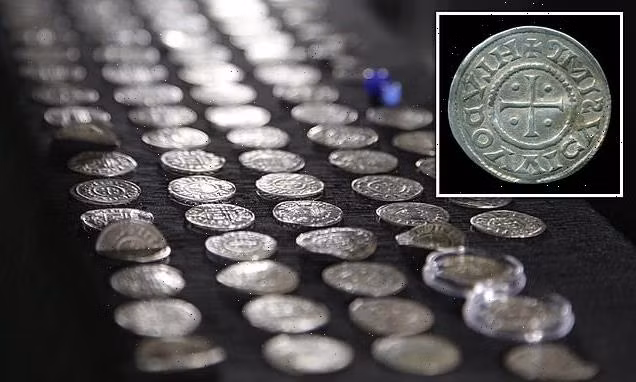 Nếu thực sự những đồng xu bằng bạc đó nằm ở Truso thì chúng có thể là một phần của cải mà một vị vua của vương triều Carolingian trả cho người Viking để họ không xâm lược, tấn công vùng lãnh thổ ngày nay là Paris.