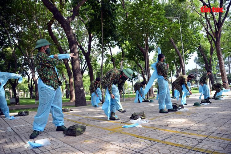 Thực hiện chỉ đạo của UBND TP Hồ Chí Minh về giãn cách xã hội theo Chỉ thị 16 của Chính phủ từ 0 giờ ngày 31/5, UBND quận Gò Vấp đã lập 10 chốt kiểm soát phương tiện ra vào địa bàn.