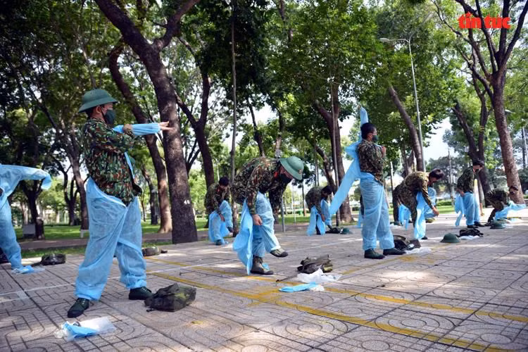 Thực hiện chỉ đạo của UBND TP Hồ Chí Minh về giãn cách xã hội theo Chỉ thị 16 của Chính phủ từ 0 giờ ngày 31/5, UBND quận Gò Vấp đã lập 10 chốt kiểm soát phương tiện ra vào địa bàn.