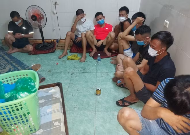 Danh tinh Dai uy cong an bi bat vi danh bac trong khach san