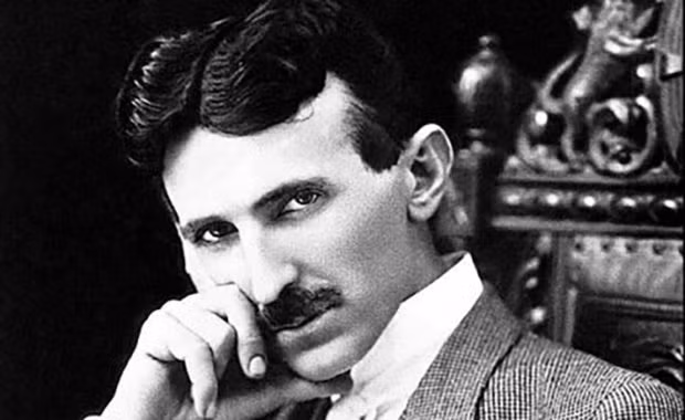Với nhiều ý tưởng độc đáo, Nikola Tesla có nhiều sáng chế vĩ đại và được đánh giá cao. Thế nhưng, ông từng bị một số người coi là nhà khoa học "điên" vì có những ý tưởng "không tưởng".