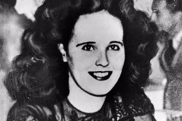 Elizabeth Short thường xuyên di chuyển từ thành phố Boston, Massachusetts đến thành phố Miami, Florida, Mỹ. Cô được báo cáo mất tích vào ngày 9/1/1947.