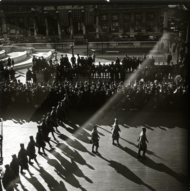 Để đảm bảo an ninh cho buổi diễu hành, khoảng 10.000 cảnh sát làm nhiệm vụ.