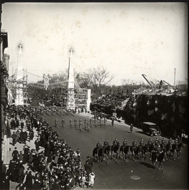 Hàng chục ngàn binh sĩ Mỹ trở về từ các chiến trường tham gia cuộc diễu hành quy mô lớn này.