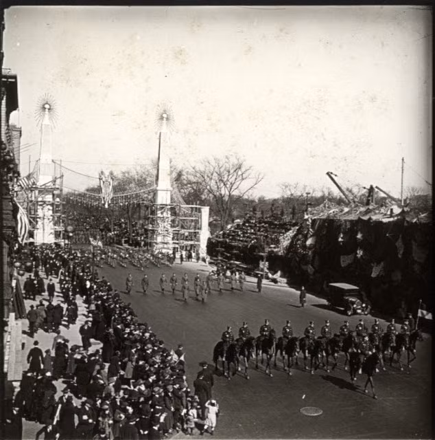 Hàng chục ngàn binh sĩ Mỹ trở về từ các chiến trường tham gia cuộc diễu hành quy mô lớn này.
