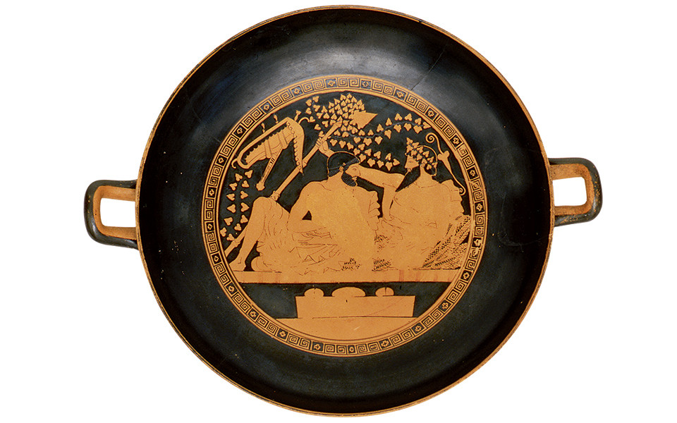 Theo quan niệm của người Hy Lạp sống cách đây hàng ngàn năm, việc uống rượu giúp con người cải thiện sức khỏe một cách đáng kể.