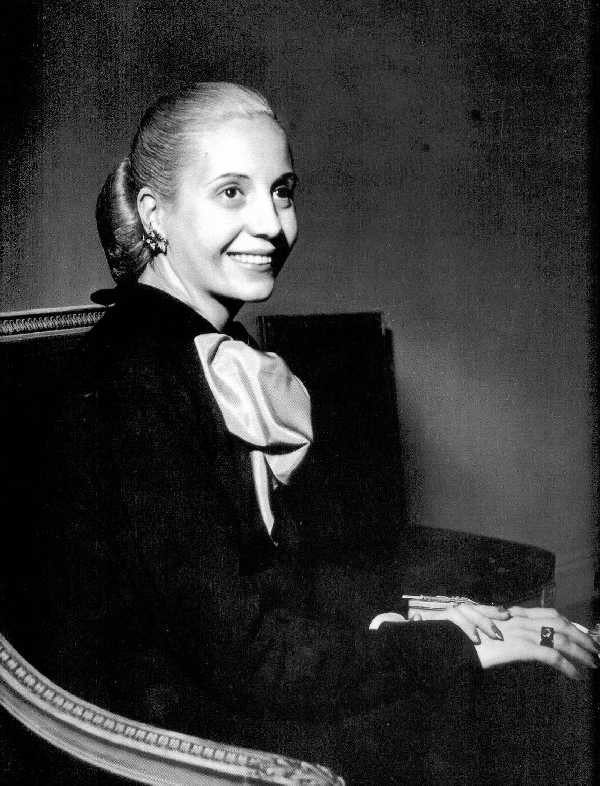 Vào ngày 26/7/1952, phu nhân María qua đời vì bệnh ung thư tử cung. Khi ấy, bà 33 tuổi. Là một nhân vật quyền lực và có ảnh hưởng lớn đến Argentinia, Tổng thống Juan Peron quyết định ướp xác vợ.