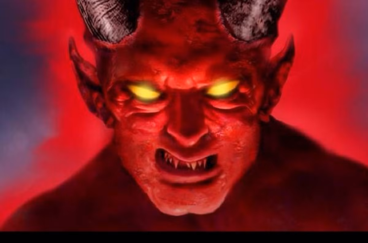 Thậm chí, ác quỷ Satan còn dụ dỗ, mê hoặc một số thiên thần để họ làm tay sai cho mình.