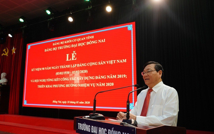 Ky luat cach chuc Hieu truong Truong DH Dong Nai