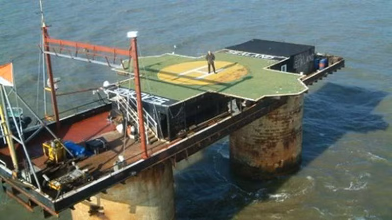 Dù có cờ, hộ chiếu, tem, đồng tiền riêng nhưng "tiểu vương quốc" Sealand không được Liên Hiệp Quốc và các quốc gia trên thế giới công nhận.