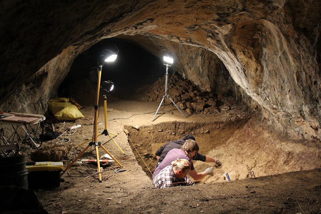 Tuy nhiên, hiện các chuyên gia chưa thể làm sáng tỏ lý do vì sao cô gái này được chôn với ít nhất một đầu chim sẻ trong miệng.