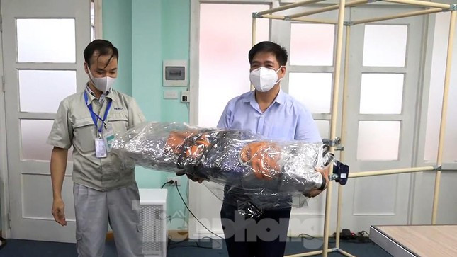 Toàn bộ "buồng lấy mẫu an toàn" được gấp gọn gàng trước và sau khi sử dụng.