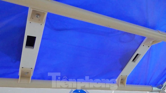 Họng gió phía trong "buồng lấy mẫu an toàn" tạo không gian thông thoáng cho nhân viên y tế.