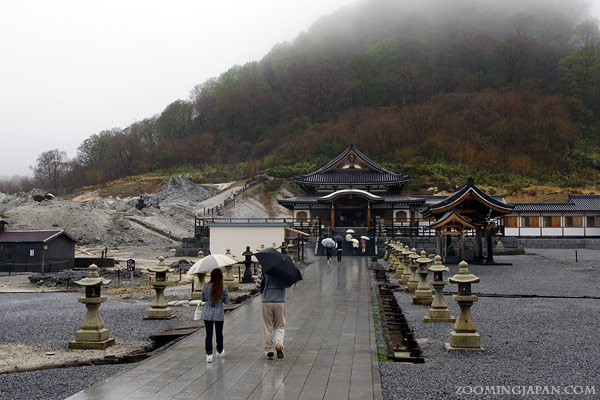 Tên gọi Osorezan có nghĩa là "Ngọn núi của sự sợ hãi". Tên gọi này xuất phát một phần từ cảnh quan đặc biệt xung quanh ngọn núi thiêng này.