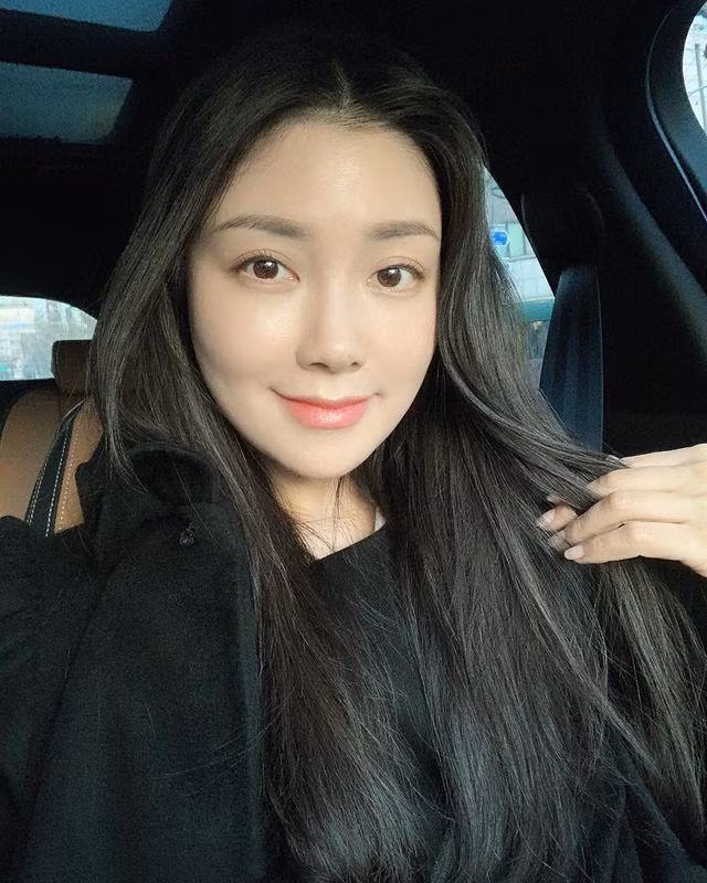 Beauty blogger hon 40 tuoi, da muot nho sieng dap mat na nay-Hinh-3