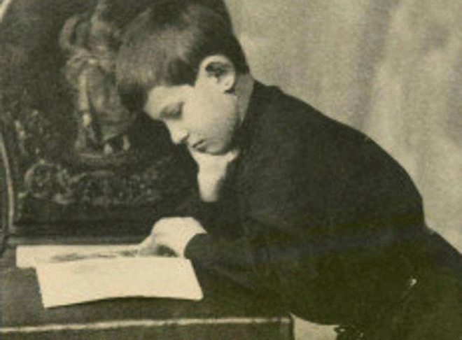 Vào năm 9 tuổi, William nộp đơn xin vào đại học Harvard. Dù thành công vượt qua bài thi đầu vào nhưng ông bị nhà trường từ chối vì chưa trưởng thành về mặt tâm lý và thể chất. Do đó, ông theo học Đại học Tufts trong 2 năm trước khi nhập học ở Harvard.