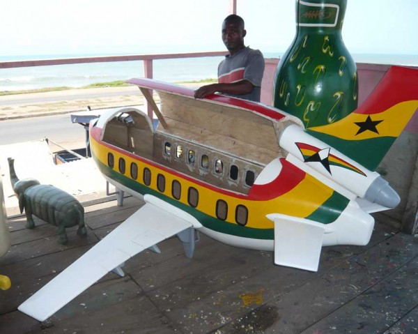 Đối với người dân ở Ghana, sau khi qua đời, người quá cố sẽ bắt đầu cuộc sống ở thế giới bên kia. Vì vậy, họ thực hiện một tập tục mai táng độc lạ nhất thế giới.