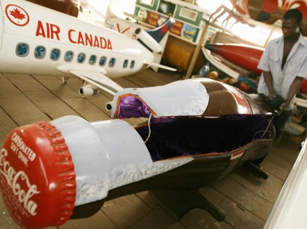 Sự độc đáo của những quan tài Abeduu Adekai thu hút sự quan tâm của người dân ở nhiều nước trên thế giới.