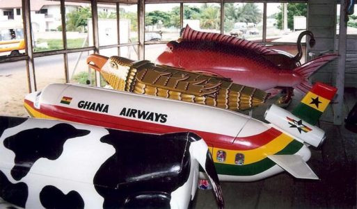 Bên cạnh những nghi lễ mai táng truyền thống để tiễn đưa người quá cố sang thế giới bên kia, người dân chuẩn bị cho người thân đã mất một cỗ quan tài đặc biệt.