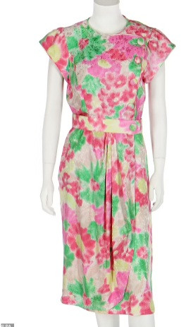 Những món đồ sắp được đem bán trong cuộc đấu giá được Mary Thurston cất giữ cẩn thận trọng một chiếc hộp suốt nhiều năm.