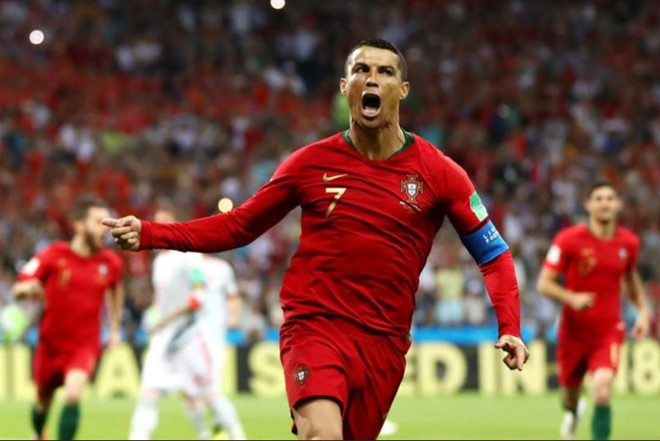 Trong số này, tiền đạo Cristiano Ronaldo là một trong những cầu thủ xuất sắc nhất của Bồ Đào Nha cũng như thế giới. Cristiano cùng đồng đội đưa đội tuyển Bồ Đào Nha giành được nhiều chiến thắng quan trọng trong các giải đấu thế giới.