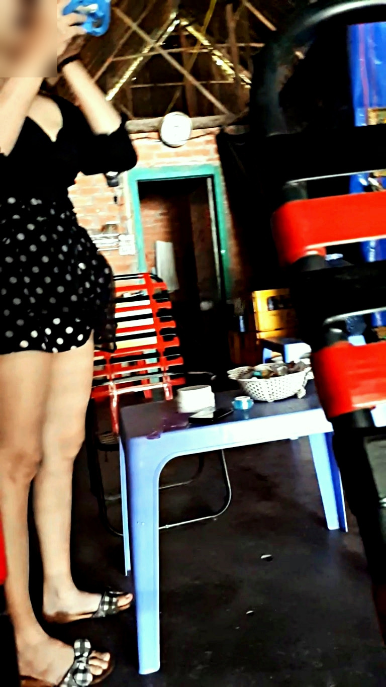 Xuat ngoai 'ban hoa', co gai chay tron tinh yeu noi xu nguoi