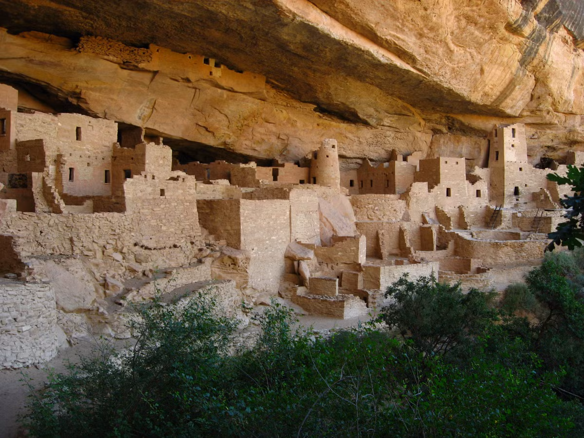 Người Ancestral Pueblo xây dựng và hoàn thành cung điện trong vách đá vào khoảng 500 năm trước.