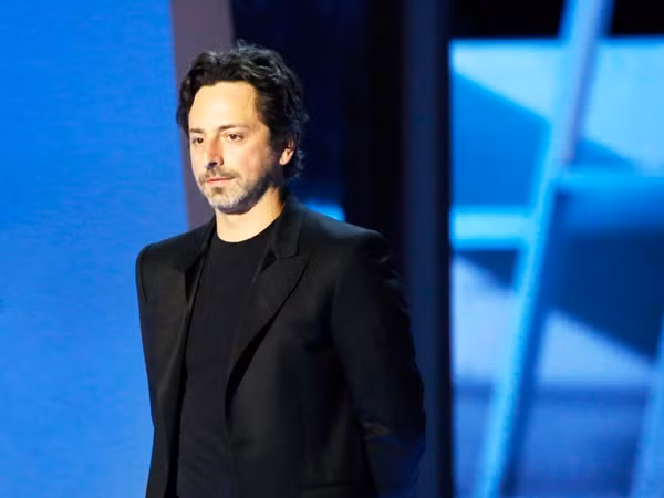 Không những vậy, tỷ phú Sergey Brin đầu tư 5 triệu USD vào công ty du lịch vũ trụ Space Adventures vào năm 2008.