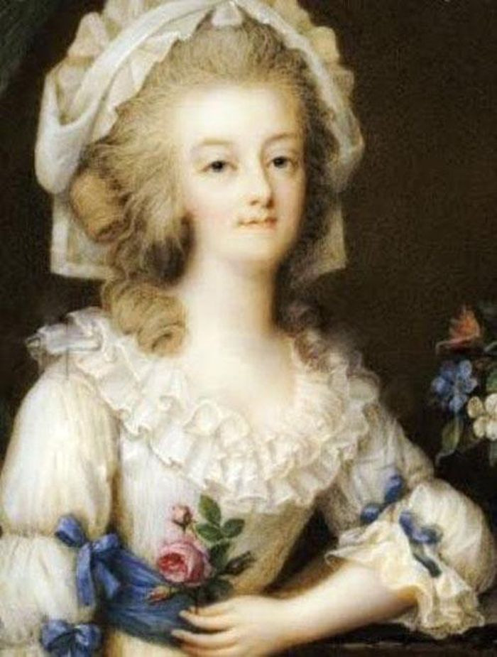 Marie Antoinette cũng có kết cục bi thảm giống chồng. Bà bị tòa án Cách mạng Pháp đưa ra xét xử vào ngày 14/10/1793. Lúc ấy, hoàng hậu Pháp đối mặt với hàng loạt cáo buộc như tổ chức các cuộc ăn chơi trác táng ở Versailles, ăn cắp tiền từ ngân khố gửi cho quê nhà Áo...