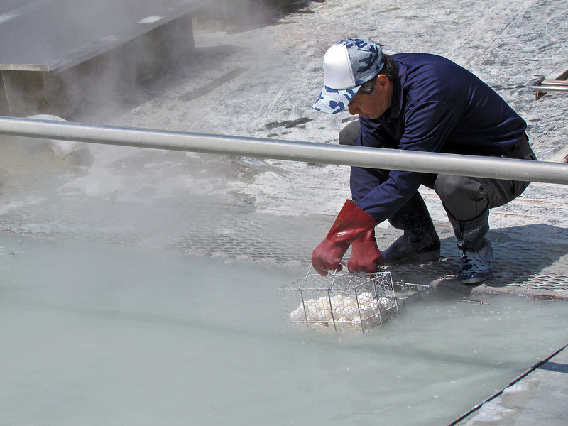 Do trứng luộc trong suối nước nóng ở Owakudani trong khoảng 1 giờ nên hấp thụ nhiều khoáng chất tự nhiên. Vì vậy, chất dinh dưỡng trong trứng Kuro tamago nhiều hơn trứng luộc bình thường.