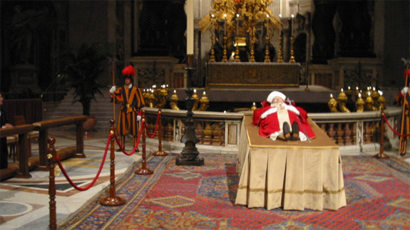 Chính phủ Italy thông báo 3 ngày để tang Đức Giáo hoàng John Paul II. Theo đó, hàng ngàn người dân đến Quảng trường St Peter của Rome để tỏ lòng kính trọng Giáo hoàng.