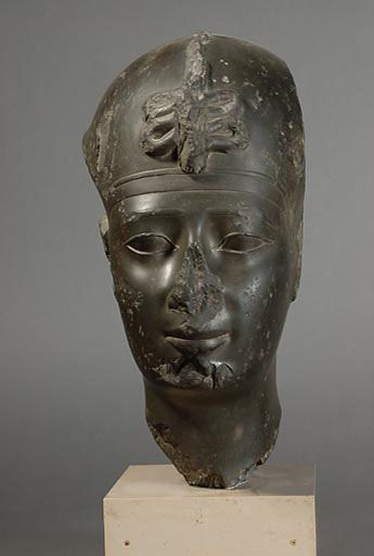 Nhà sử học Hy Lạp cổ đại Herodotus (sống vào khoảng năm 484 trước Công nguyên - 425 trước Công nguyên) từng tuyên bố rằng nhà vua Ai Cập Apries gặp thất bại trong cuộc chiến chống lại người Phoenicia.