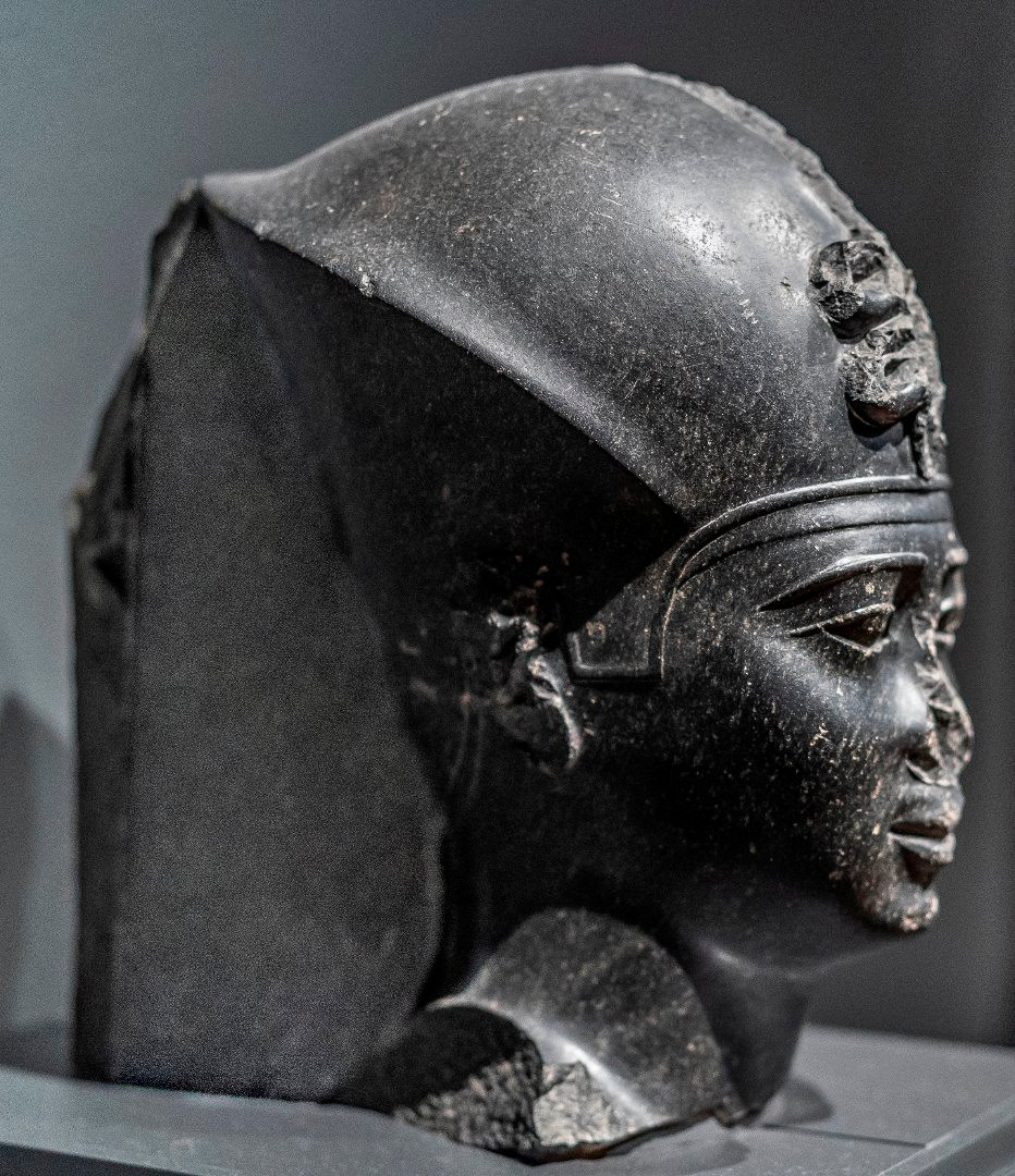 Hiện các chuyên gia chưa thể xác định tấm bia đá mới phát hiện sẽ giúp làm sáng tỏ bí ẩn nào.