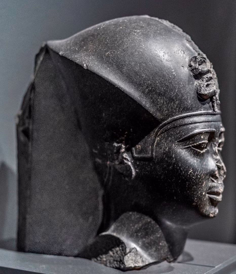 Hiện các chuyên gia chưa thể xác định tấm bia đá mới phát hiện sẽ giúp làm sáng tỏ bí ẩn nào.