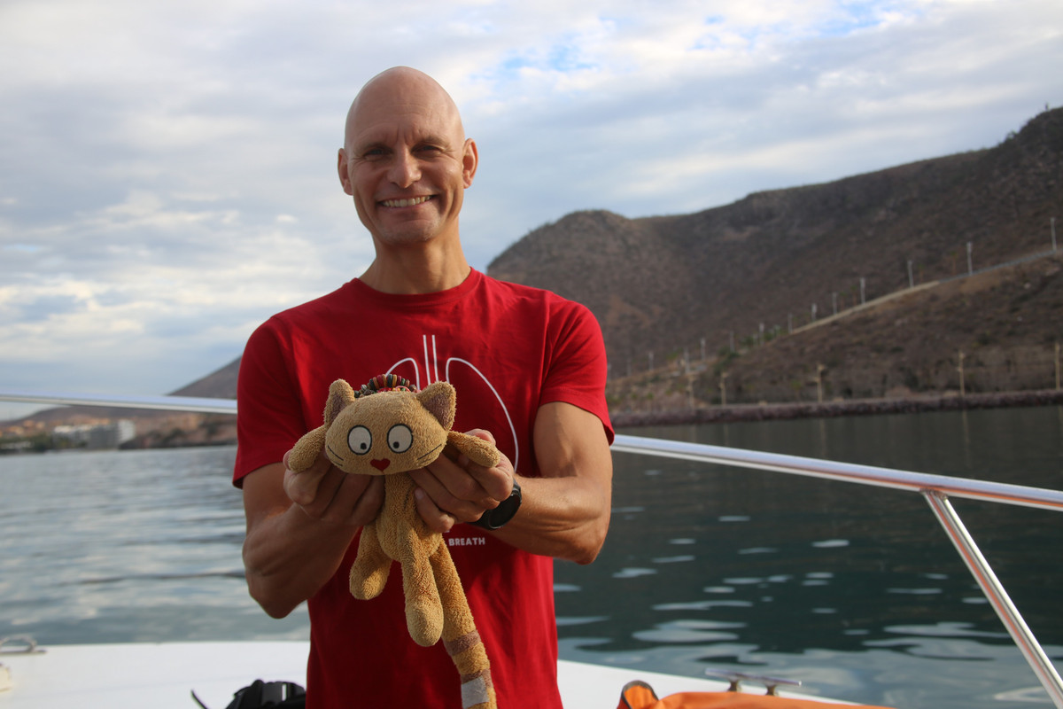 Để trở thành "người cá" nổi tiếng nhất thế giới, ông Severinsen học bơi và tập nín thở từ khi 6 tuổi.