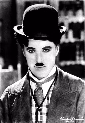 Cuộc sống cá nhân của "vua hề Sác lô" Charlie Chaplin được cho có nhiều "tai tiếng" khiến Cục Điều tra liên bang Mỹ (FBI) "để mắt" tới.