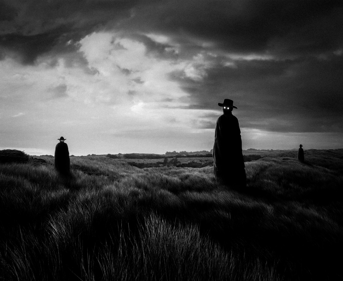 Do không thể làm sáng tỏ kẻ theo dõi là ai, đến từ đâu nên không ít người dân địa phương sống trong lo lắng, bất an, thậm chí là sợ hãi mỗi khi đi ra ngoài vào buổi tối.