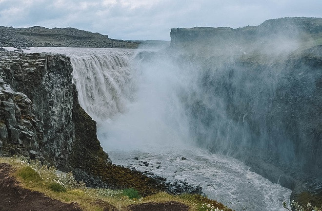 Thác Dettifoss ở Iceland được đánh giá là một trong những thác nước đẹp nhất thế giới. Đây là thác nước mạnh nhất ở Iceland cũng như ở châu Âu.