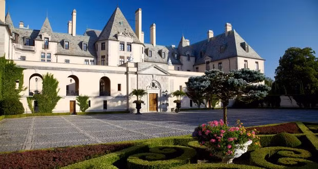 Về sau, ông Otto cho người cho xây dựng lâu đài Oheka nguy nga, tráng lệ trên mảnh đất rộng lớn trên.