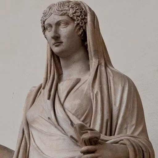 Do đó, ngay từ khi còn nhỏ, Julia sống trong nhung lụa, xa hoa và luôn có người hầu hạ. Không những vậy, bà còn khiến nhiều người ngưỡng mộ, đố kỵ khi có nhan sắc xinh đẹp và thông minh.