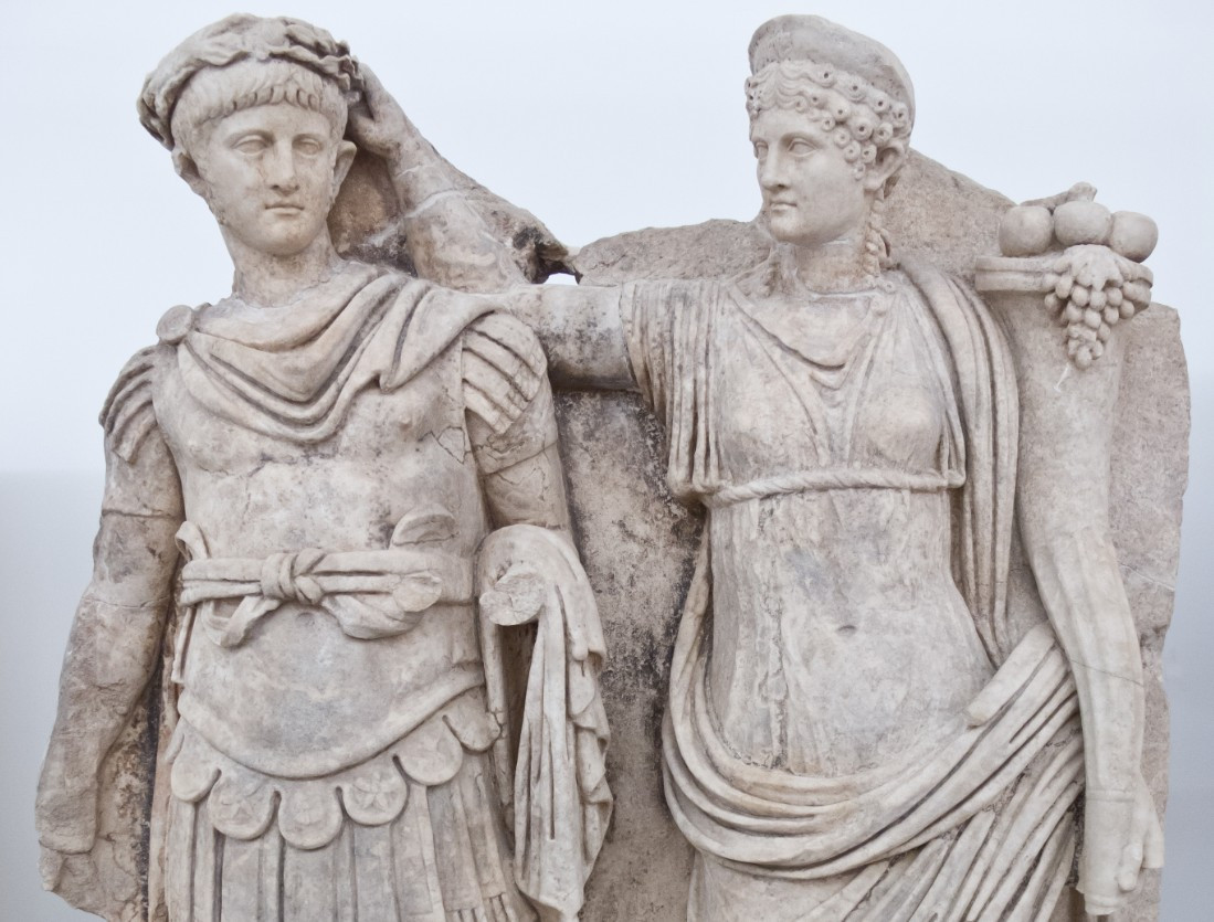 Vào năm 13 tuổi, Julia kết hôn với người anh họ. Hai người có một con trai tên là Lucius Domitius Ahenobarbus (người sau này trở thành bạo chúa La Mã Nero).