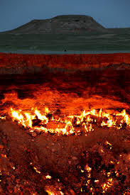 Khi làm điều đó, các chuyên gia cho rằng, ngọn lửa sẽ tắt sau vài tuần. Họ không thể ngờ ngọn lửa cháy âm ỉ, mãi không tắt kể từ năm 1971 đến nay. Các nhà khoa học hiện chưa thể tính toán "cổng địa ngục" ở Turkmenistan bao giờ sẽ ngừng cháy vào lúc nào.