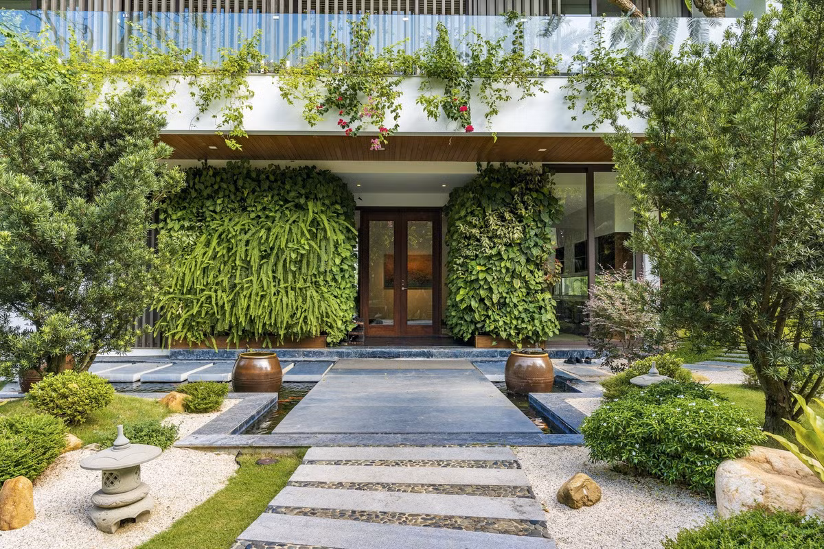 Sử dụng vật liệu hoàn thiện thông dụng, có sẵn nhưng đảm bảo hiệu quả thẩm mỹ, tính bền vững và thân thiện với môi trường.